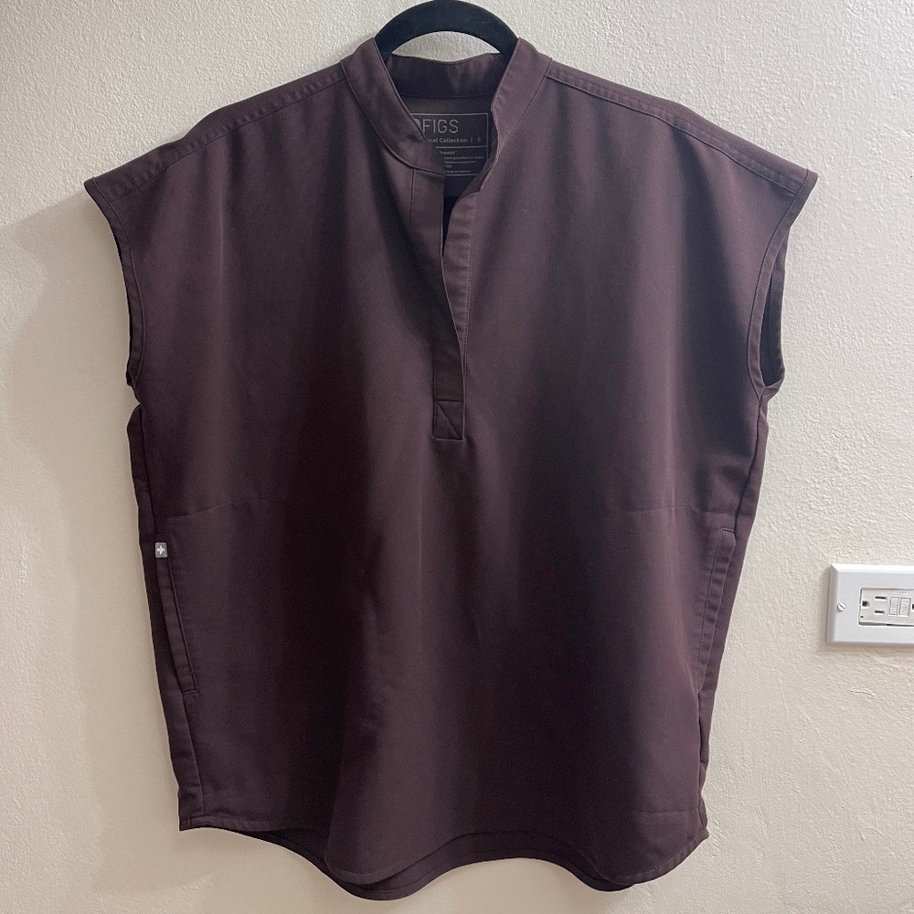 Figs Scrubs: Espresso Rafaela Top & Yola Skinny Pant HW (Top: S | Pants: MP)